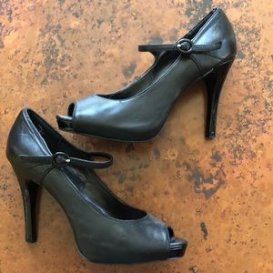 Peep toe Mary Jane pumps